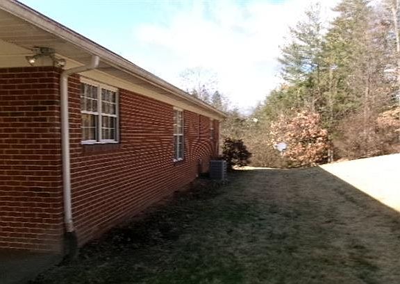 5th image of 1408 Linden Ln