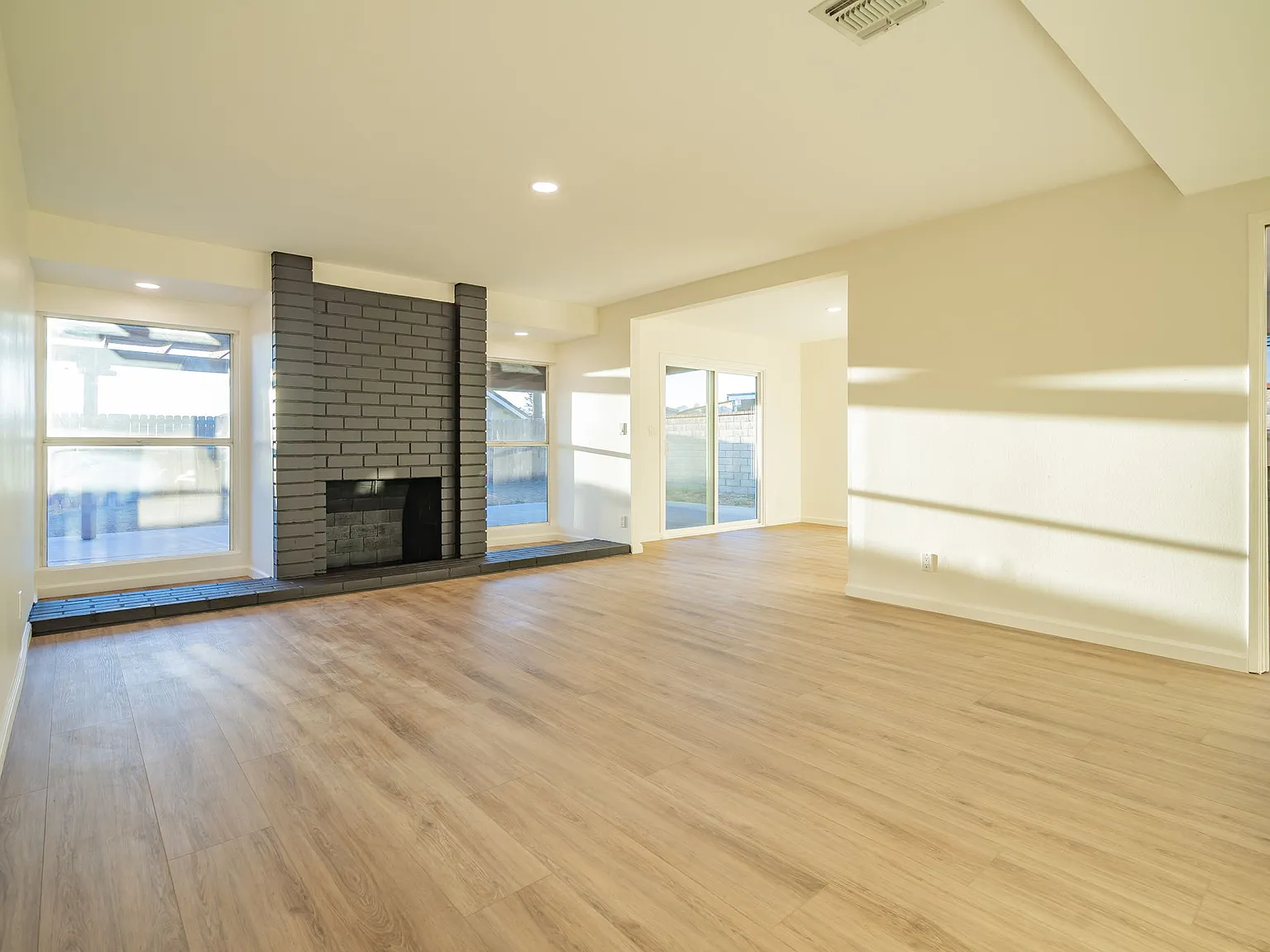 4 bed, 1431 sqft, $4,295 — Photo 4