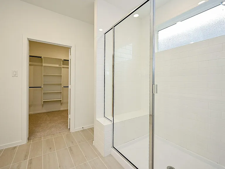 6427 Seafoam Lake Dr — Photo 32
