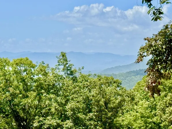 33 Grand Laurel, Brasstown, NC 28902
