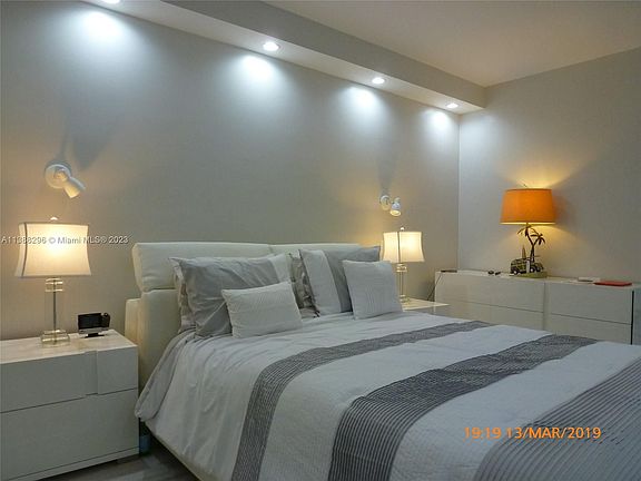 4th image of 300 Bayview Dr APT 302