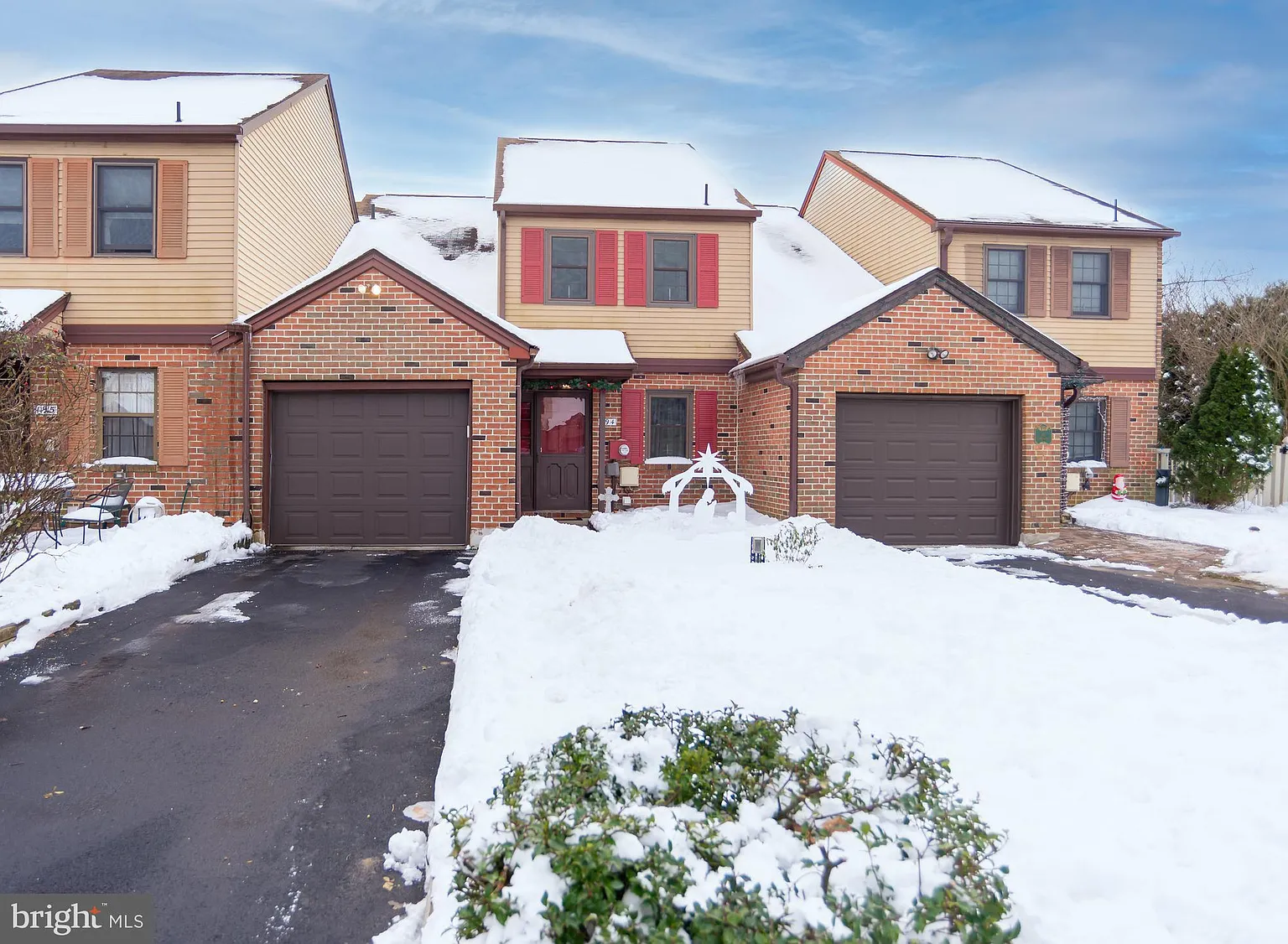 194 Eaton Ct photo 1