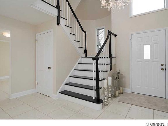 2nd image of 10 Emerald Hill Cir