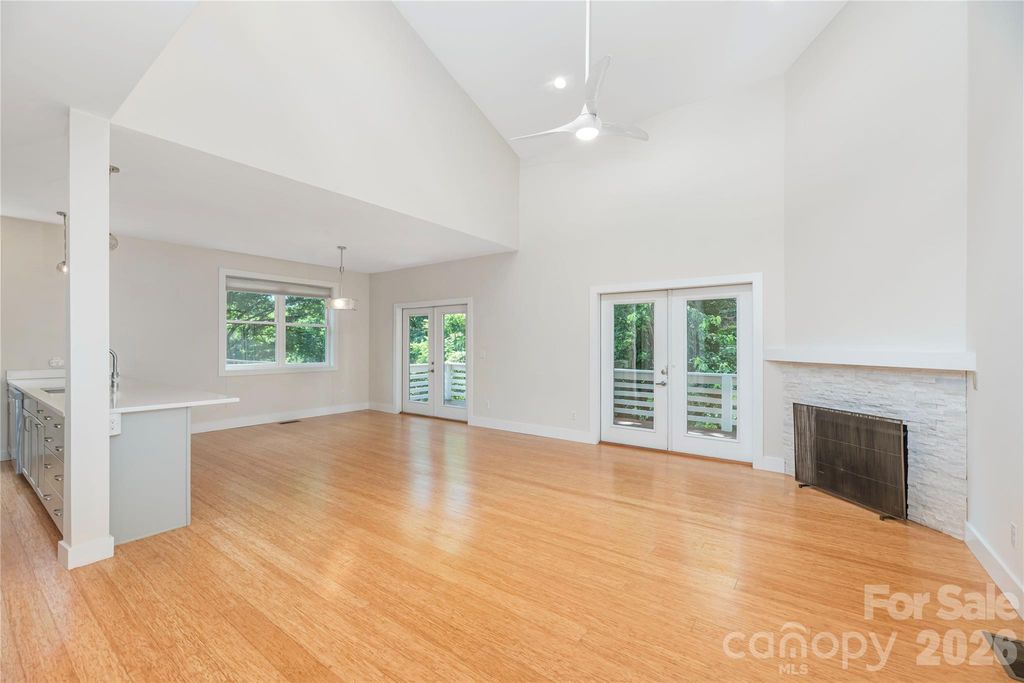 39 Hubbard Ave, Asheville, NC - More