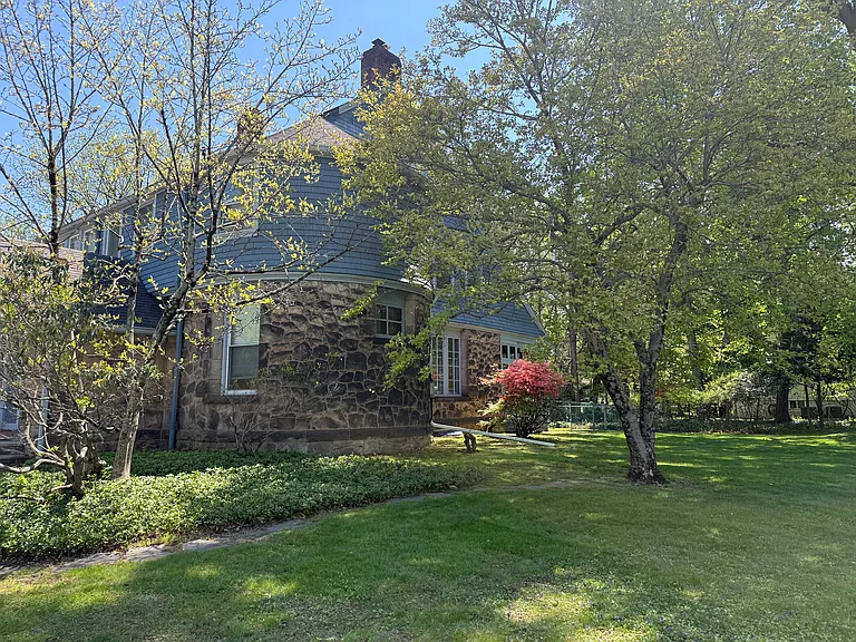 66 Summit St — Photo 12