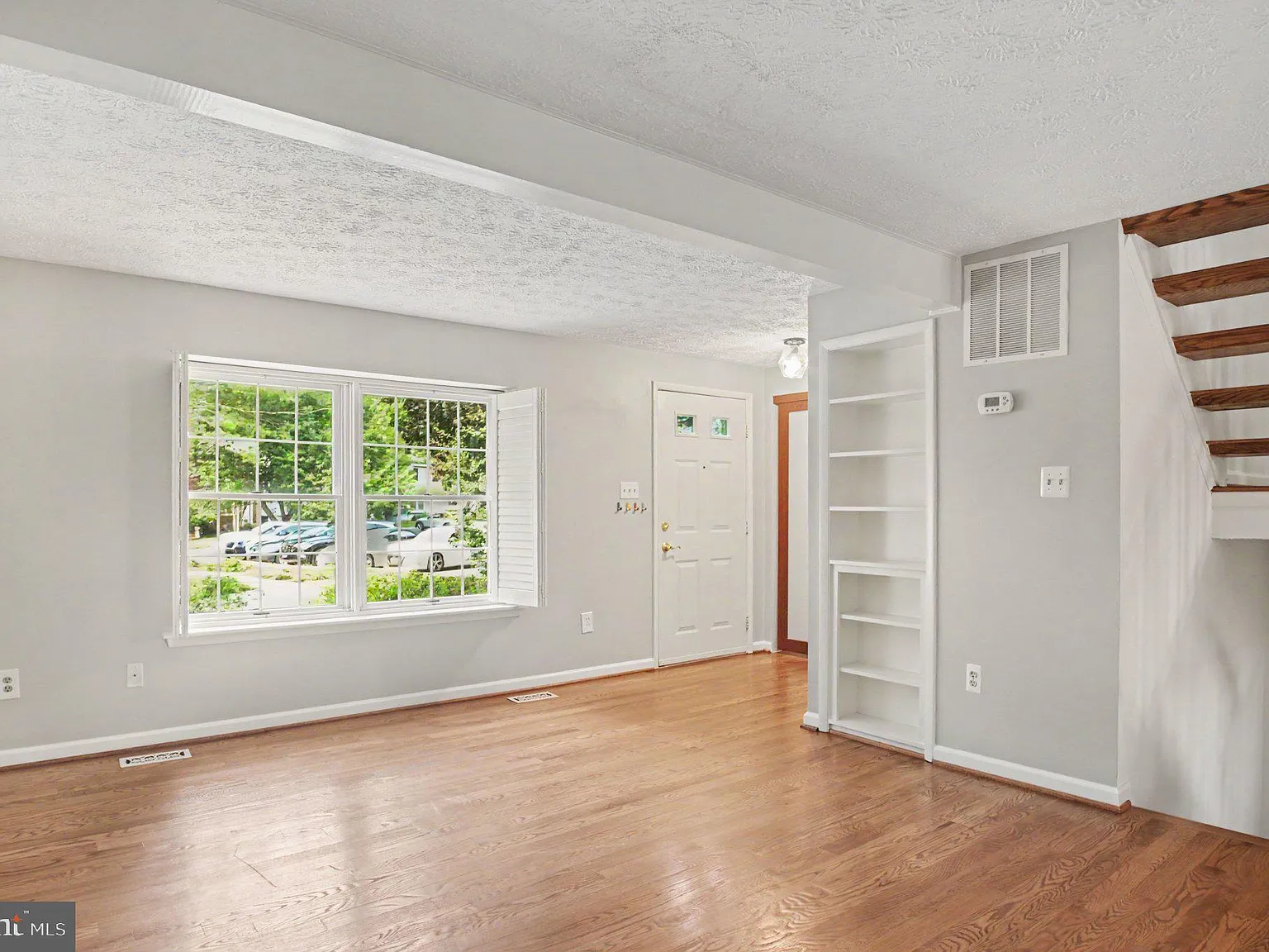 3 bed, 2.5 bath, 1920 sqft, $3,200 — Photo 4