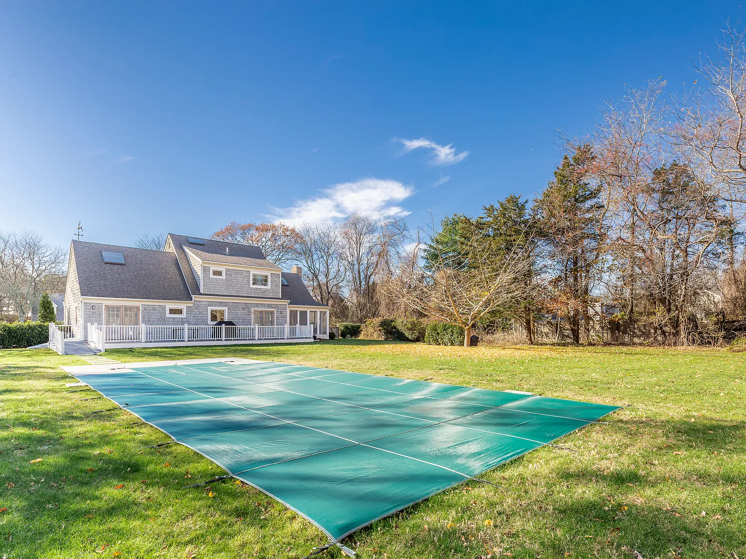 Effortless Summer Living in Bridgehampton North — Photo 2