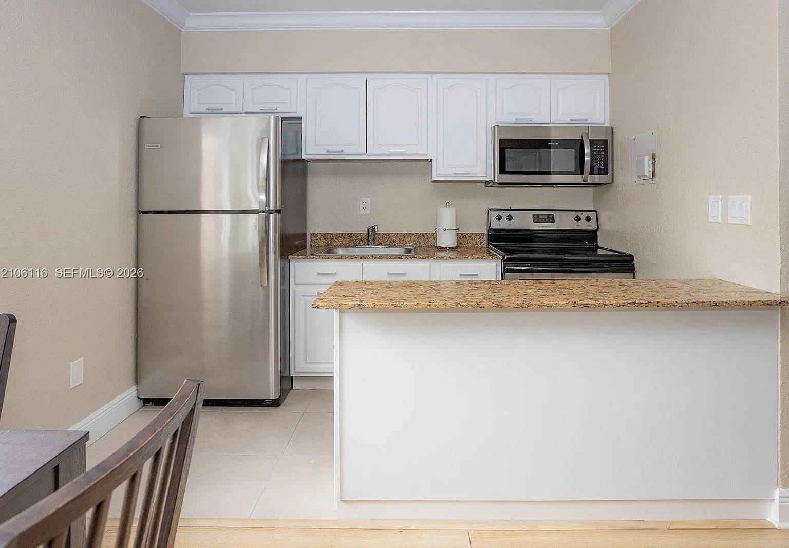 1 Edgewater Dr — Photo 2