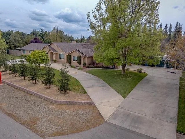 5359 Alberta Dr photo 1