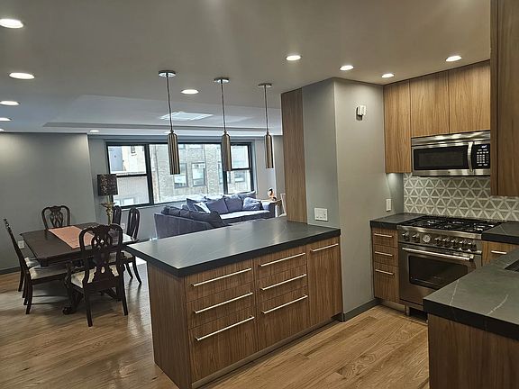 4th image of 116 Central Park S APT 11A