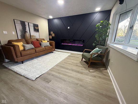 3rd image of 651 Fabyan Rd