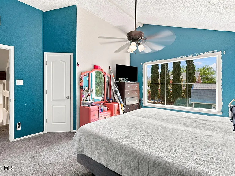 2437 Fletcher Pl — Photo 32