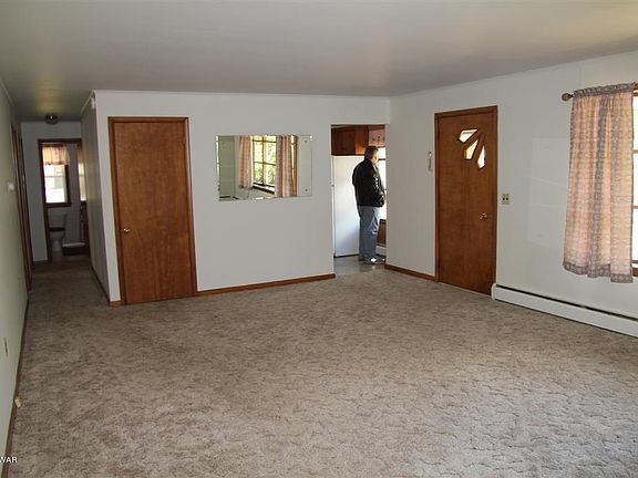 4th image of 750 W Park St