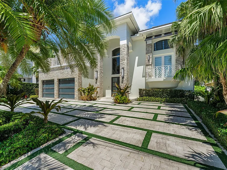2307 N Riverside Dr — Photo 14