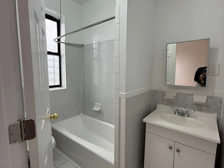 3230 Steuben Ave #D1 — Photo 3