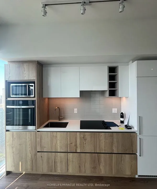 319 Jarvis St #Penthouse 03