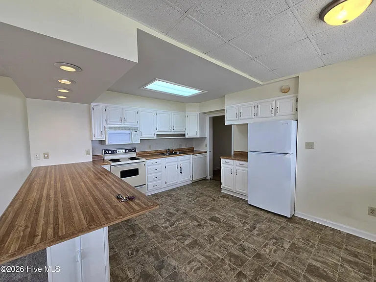 1221 Riverside Ave #404 — Photo 5