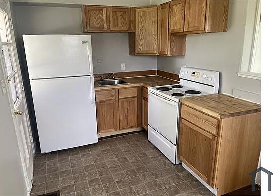 4th image of 2998 E Moreland Dr