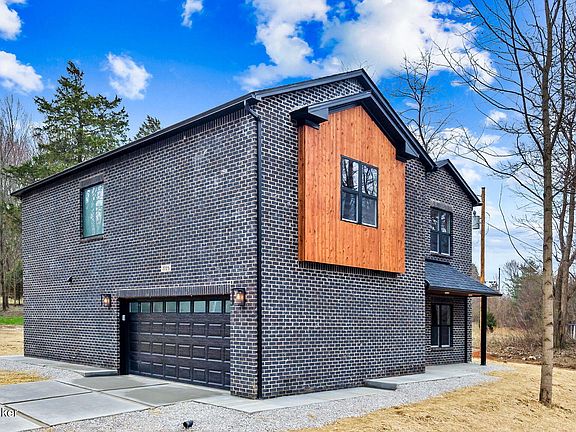 3rd image of 7725 Greenbrier Rd NE