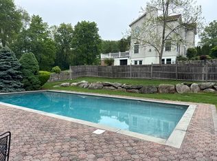 490 W Hill Rd, Stamford, CT 06902