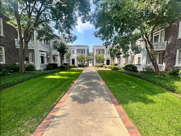 2549 Walton Way #C1 — Photo 1