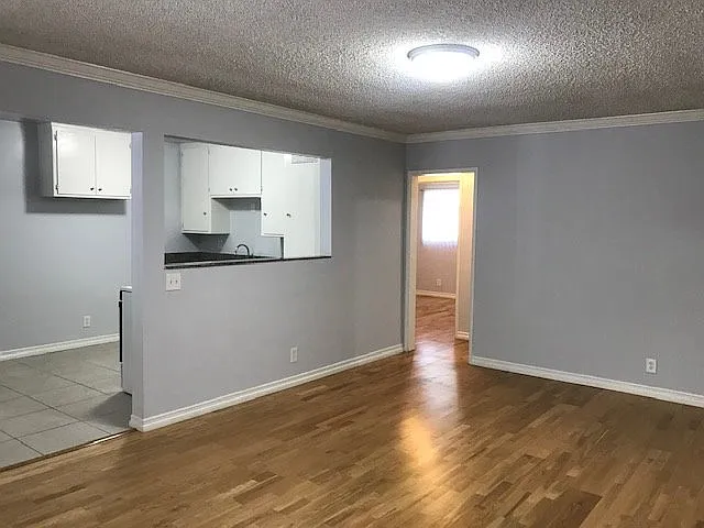 2 bed, 1000 sqft, $2,595 — Photo 2