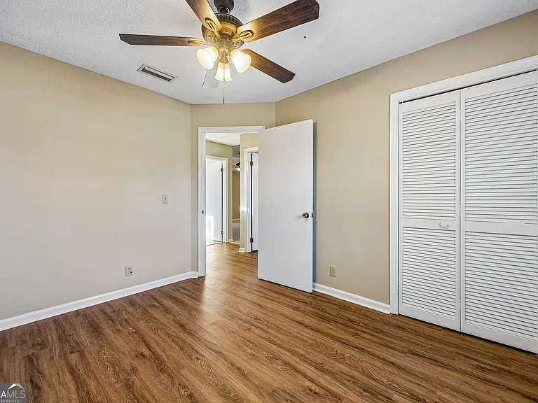 132 Woodvalley Dr — Photo 41