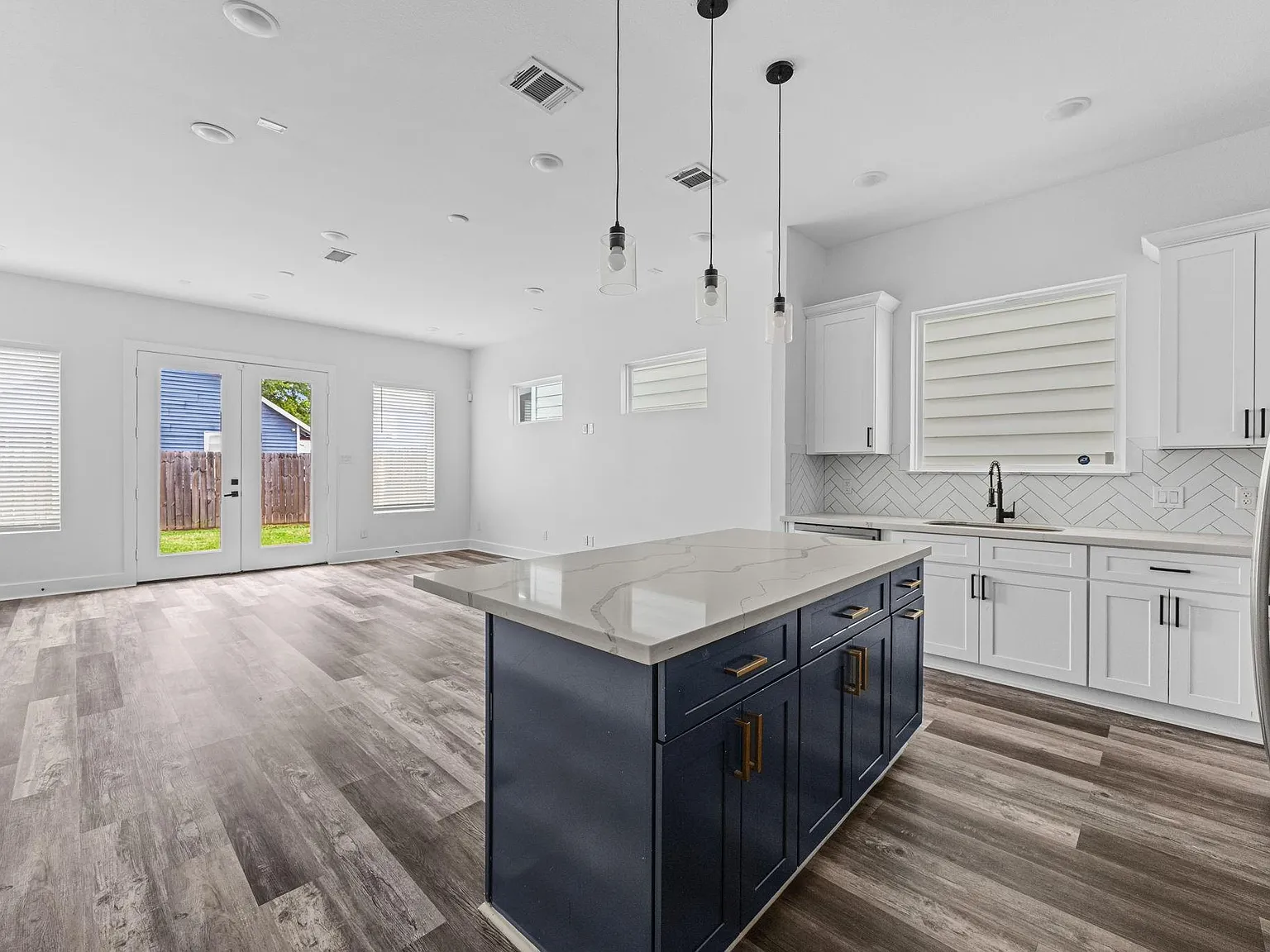 3 bed, 3.5 bath, 1755 sqft, $2,500 — Photo 2