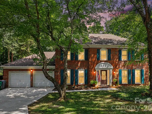 3108 Peregrine Ct, Charlotte, NC 28269
