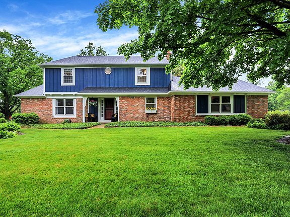 2nd image of 1095 Williamsburg Ln