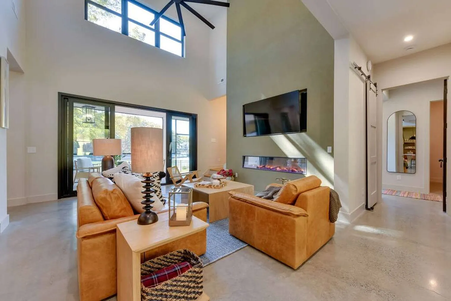 4 bed, 3.5 bath, 3196 sqft, $16,535 — Photo 3