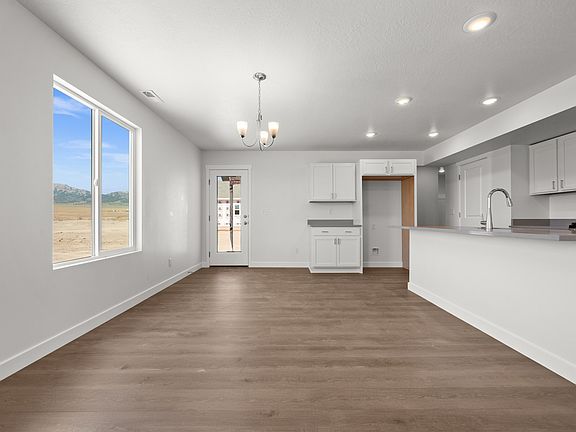 4th image of 1554 E Pheasant Rd #213