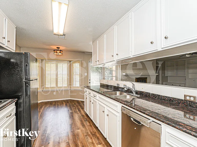 1424 Wreyhill Dr — Photo 8