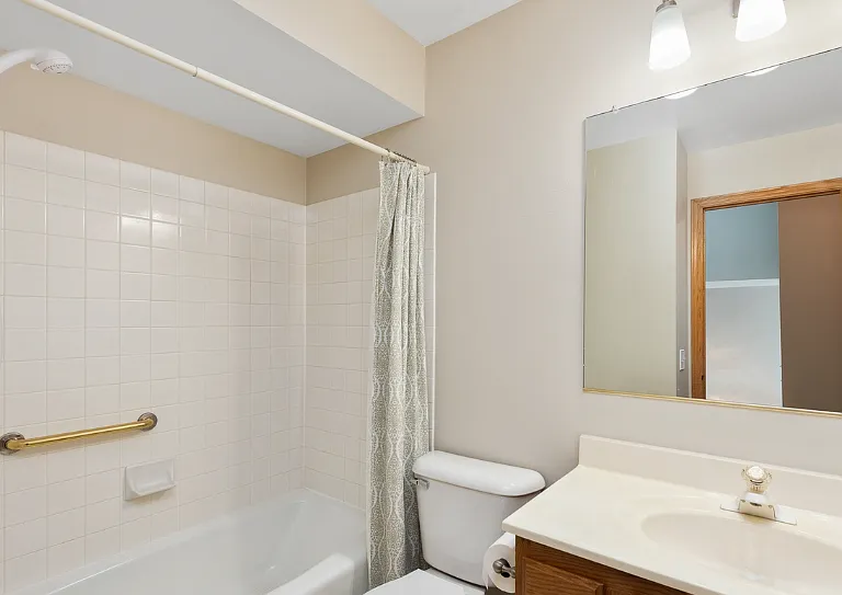 27W220 Chelsea Cir — Photo 18