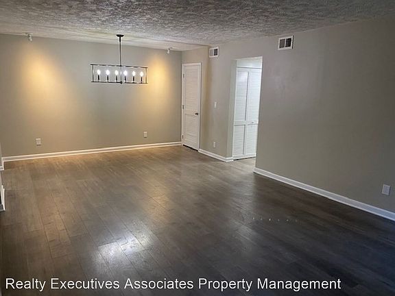 3rd image of 3105 Marble Hill Blvd