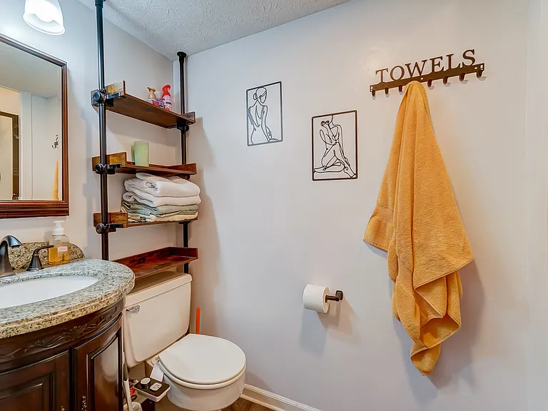 8064 Hetz Dr — Photo 43