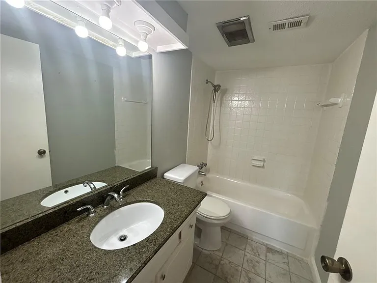 146 Rue Fontaine — Photo 16