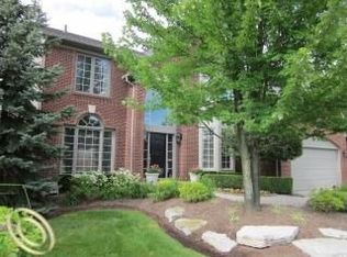 1065 Bloomview Cir, Rochester, MI 48307