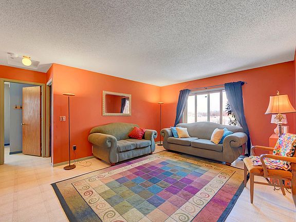 5th image of 484 Tiffany Dr
