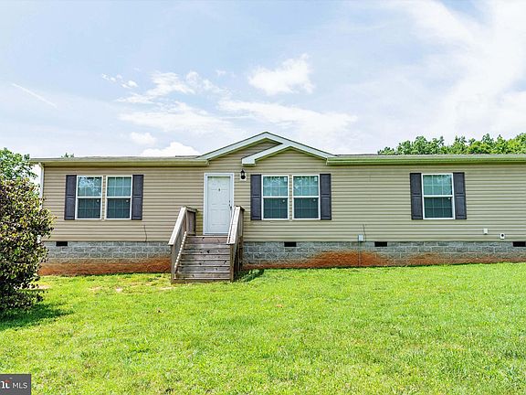 3rd image of 4058 Blueberry Ln