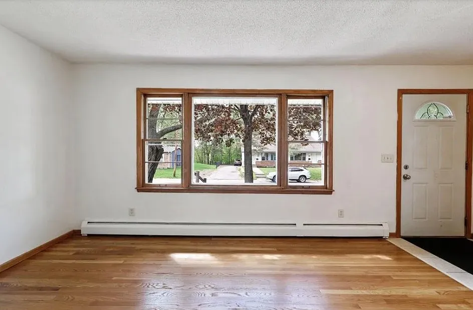 4 bed, 1.5 bath, 1280 sqft, $2,450 — Photo 4