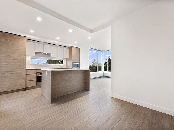 2nd image of 13655 Fraser Hwy #810