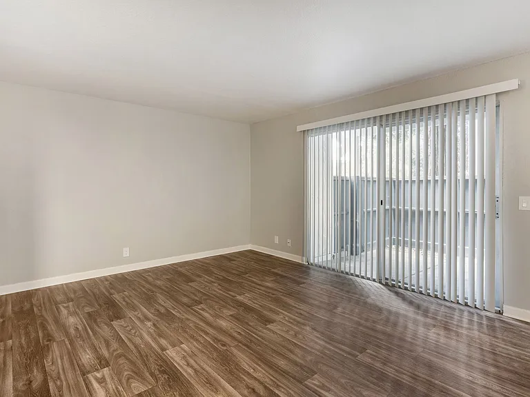 Kentwood Apartments — Photo 41