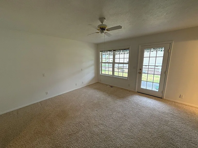 191 McLaughlin Dr — Photo 23