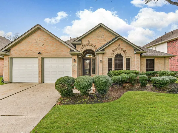 153 Greenridge Cir, League City, TX 77573