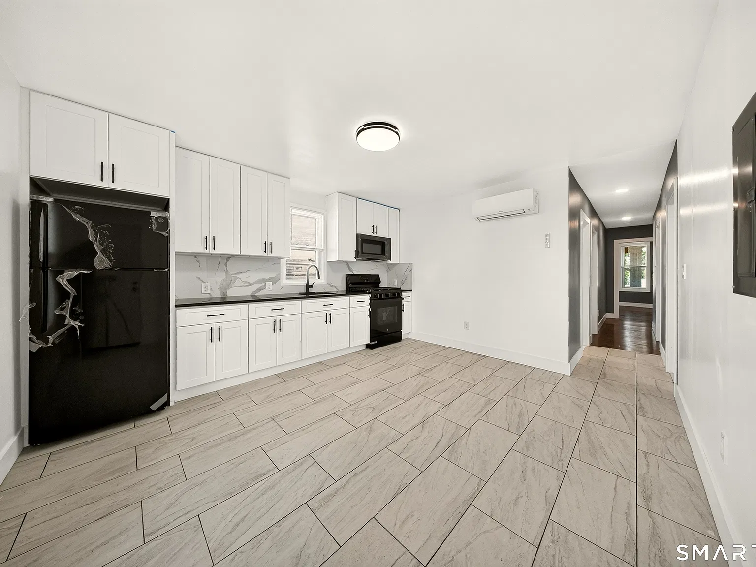 3 bed, 1.0 bath, 1170 sqft, $2,600 — Photo 4