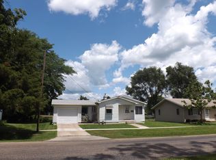 105 W Ann St, Knoxville, IL 61448