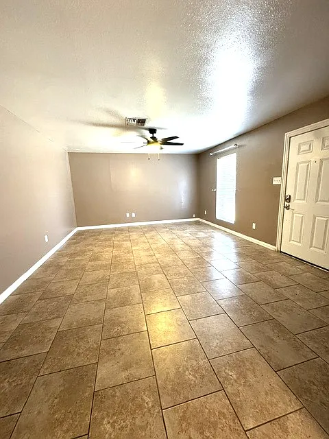 3 bed, 1269 sqft, $1,600 — Photo 2