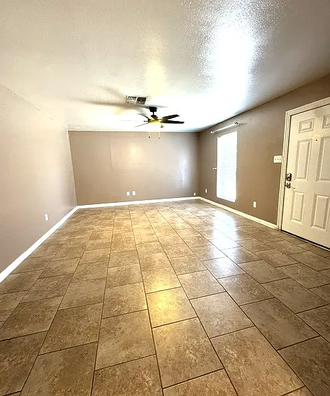 2353 Palm Dr — Photo 2