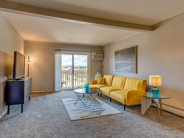 Towne Square Apartments and Townhomes — Photo 36